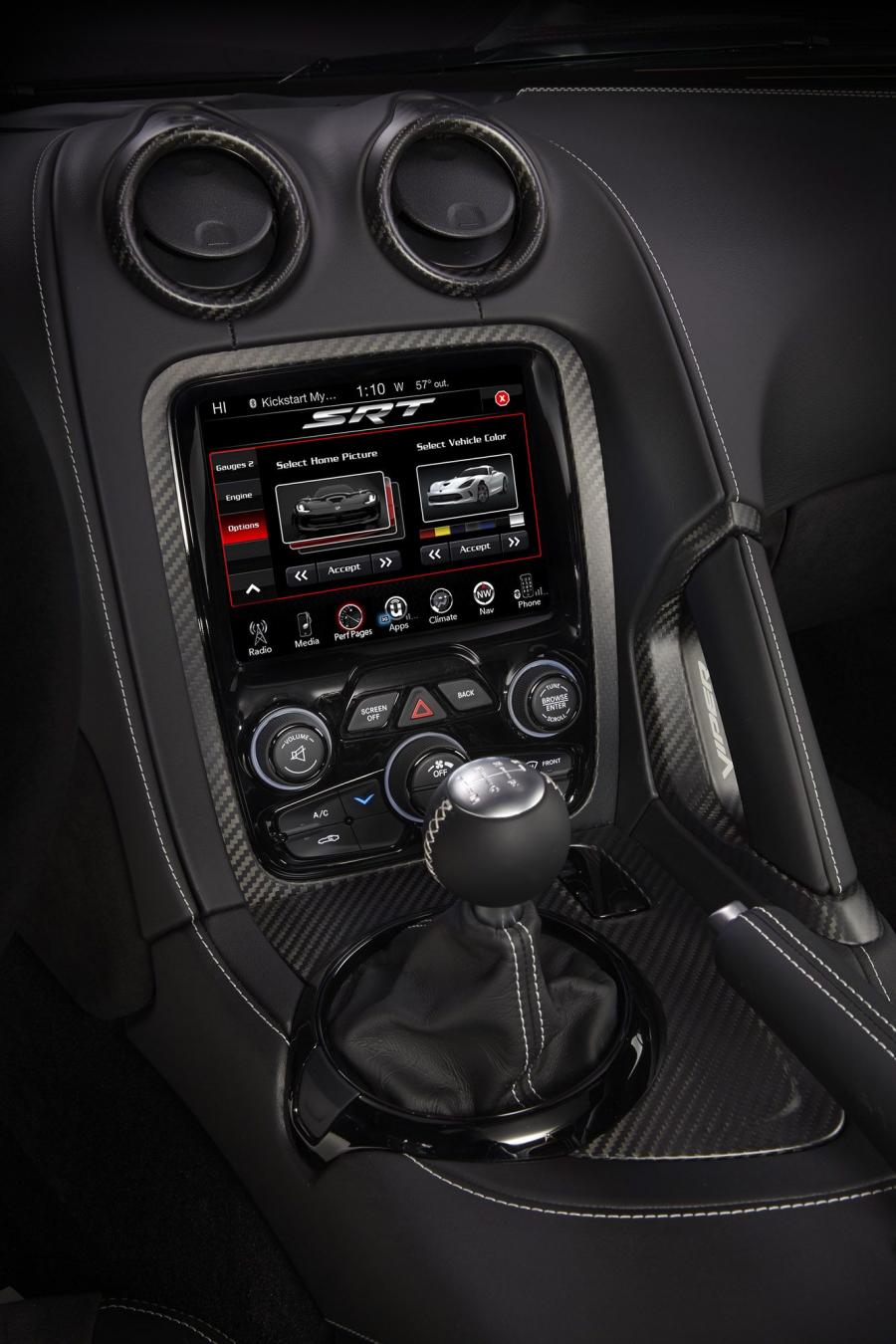 Детали интерьера Dodge Viper ACR (VX) 2015 года  (фото 72 из 91)